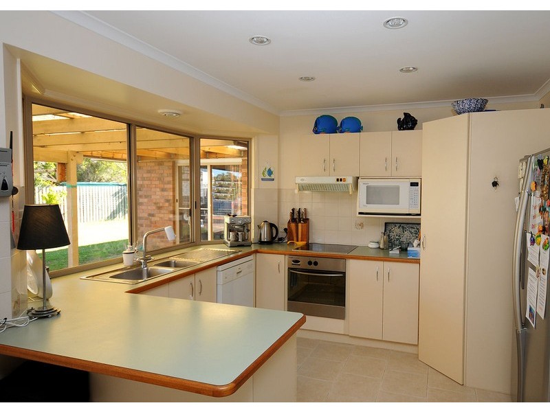5 Greta  Court, Urangan QLD 4655