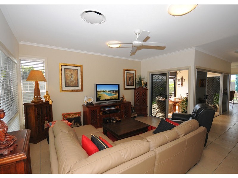 U35 230 Pulgul St, Urangan QLD 4655