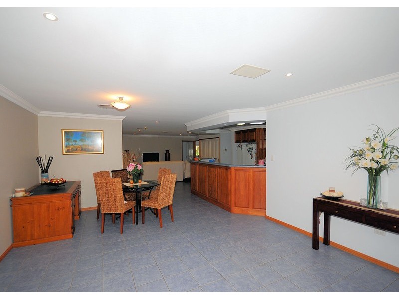 14  Oceanview Street, Point Vernon QLD 4655