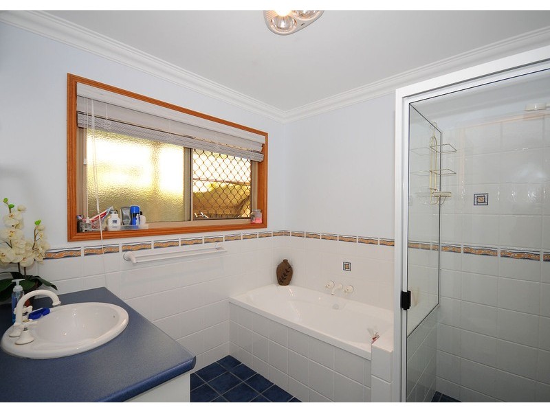 14  Oceanview Street, Point Vernon QLD 4655