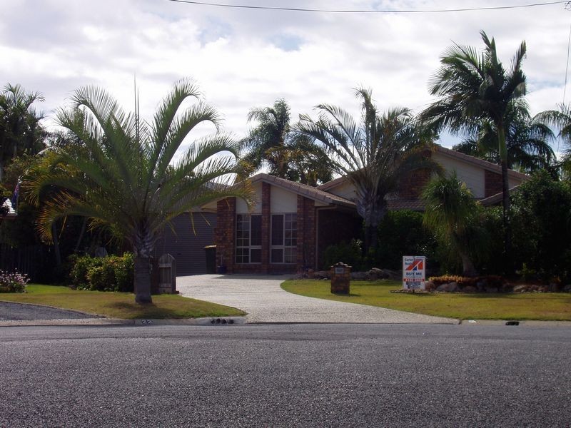 24 Debra Court, Urangan QLD 4655