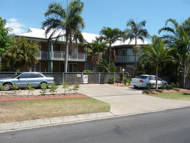 Unit 1, 35 Denman Camp Road, Scarness QLD 4655