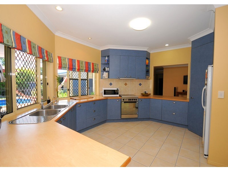 8 Cattleya Court, Urangan QLD 4655