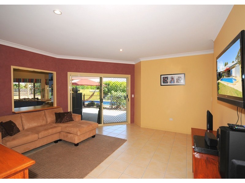 8 Cattleya Court, Urangan QLD 4655