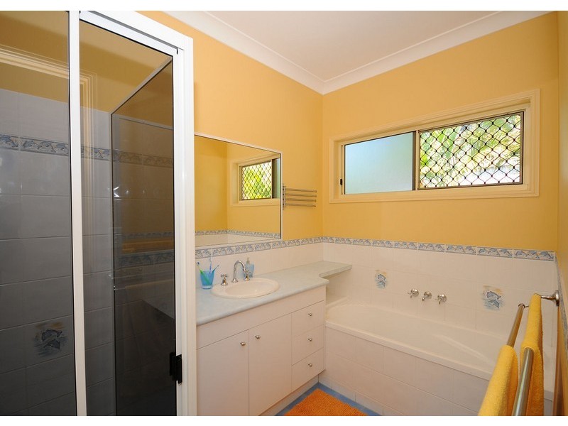 8 Cattleya Court, Urangan QLD 4655
