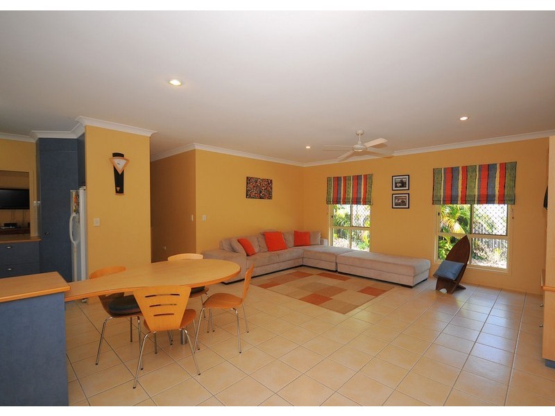 8 Cattleya Court, Urangan QLD 4655