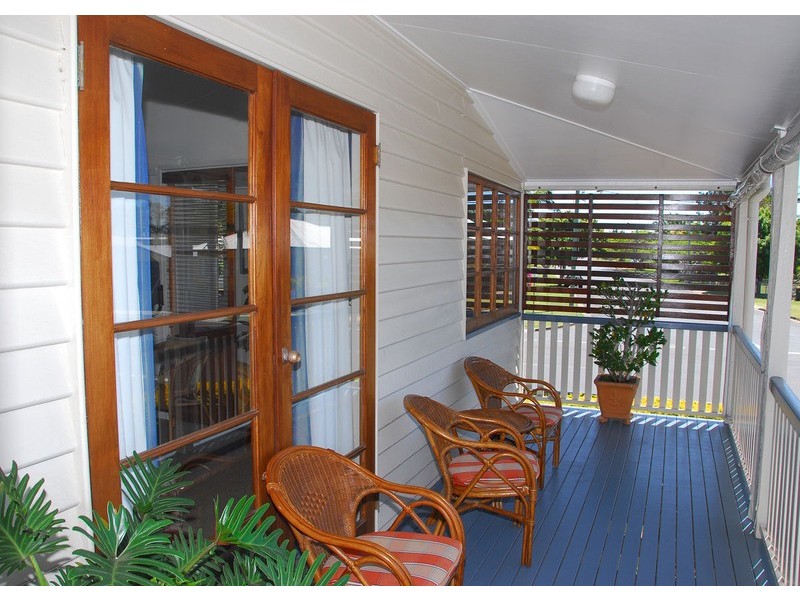 1 Hibiscus Street, Urangan QLD 4655