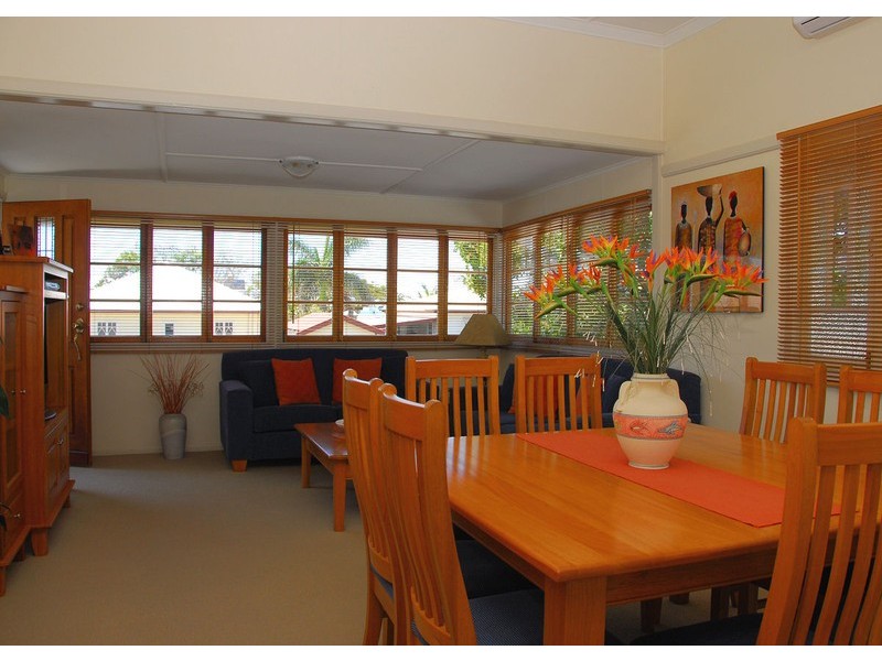 1 Hibiscus Street, Urangan QLD 4655