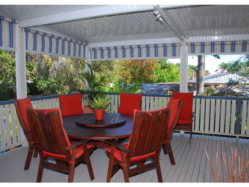 1 Hibiscus Street, Urangan QLD 4655