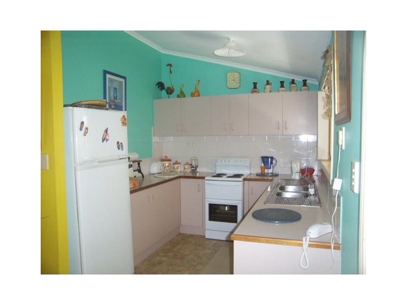 1 Acacia Street, Point Vernon QLD 4655