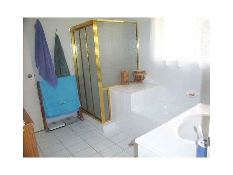 1 Acacia Street, Point Vernon QLD 4655