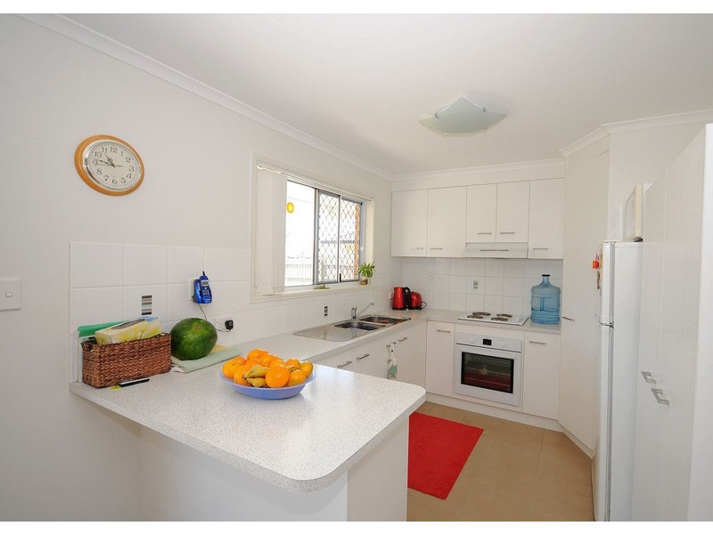 12 Topaz Cct, Urangan QLD 4655