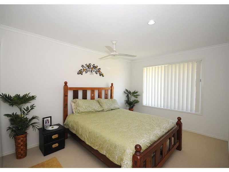 12 Topaz Cct, Urangan QLD 4655