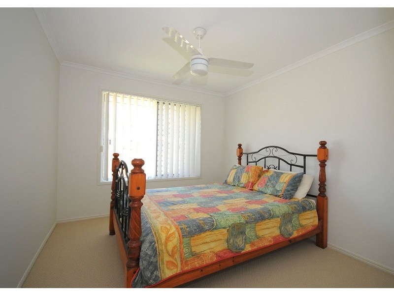 12 Topaz Cct, Urangan QLD 4655