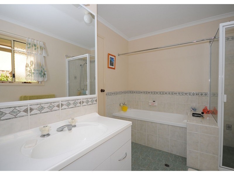 4 Aimee Drive, Urangan QLD 4655