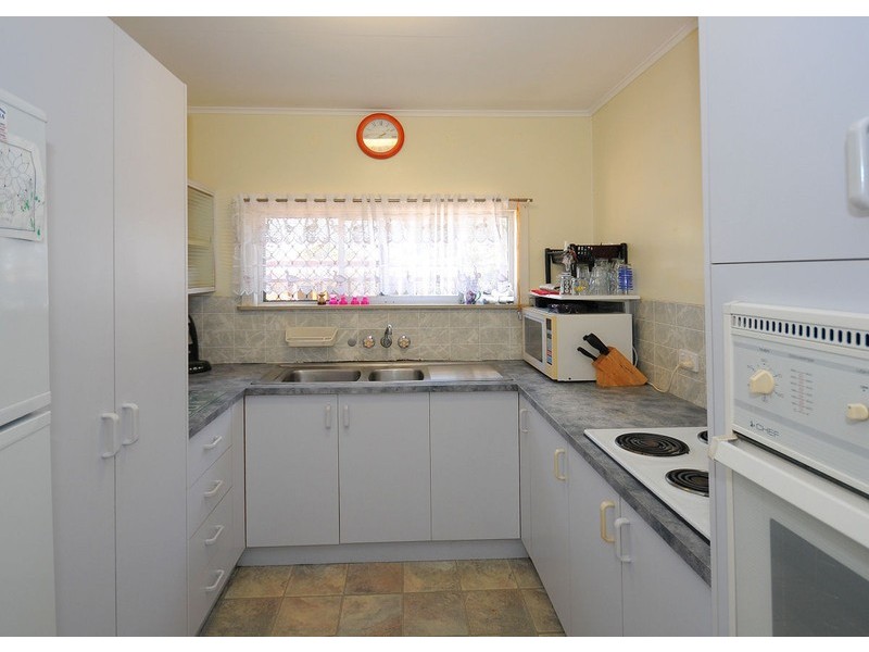 30 Brighton St, Point Vernon QLD 4655
