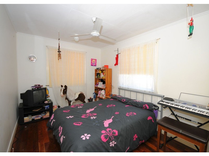 30 Brighton St, Point Vernon QLD 4655