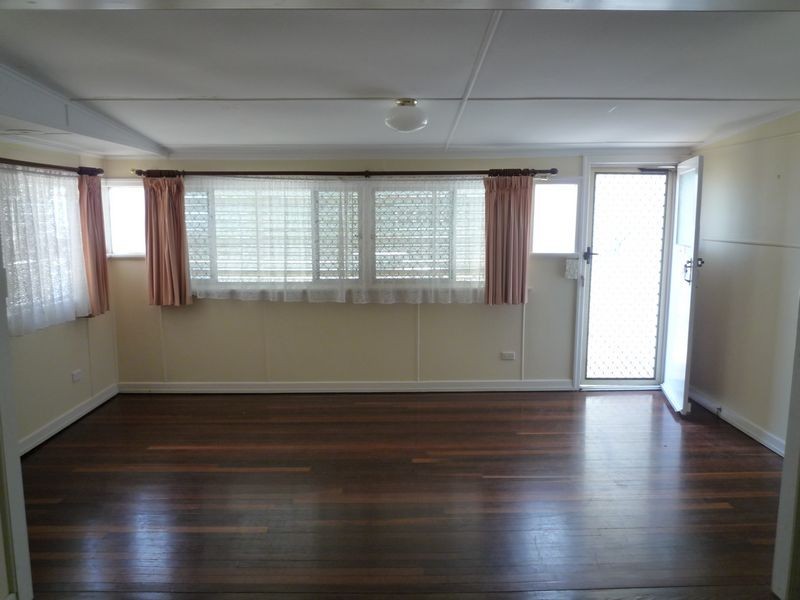 64 King Street, Urangan QLD 4655