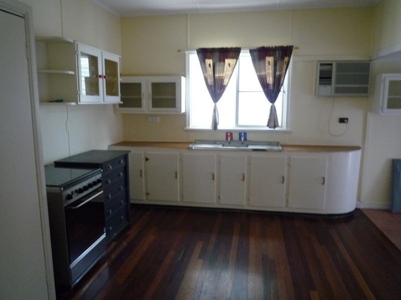 64 King Street, Urangan QLD 4655