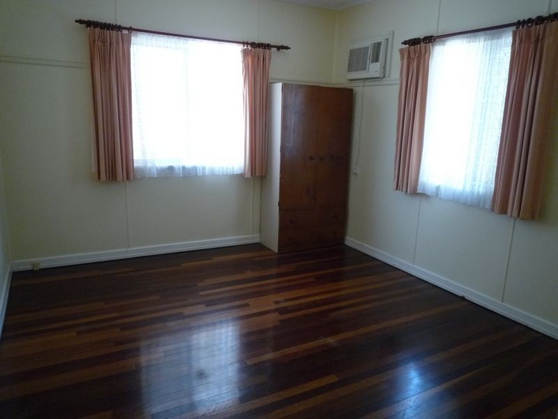 64 King Street, Urangan QLD 4655