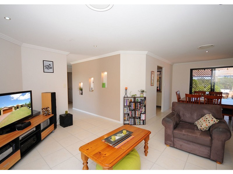 18 Pohlmann Crt, Scarness QLD 4655