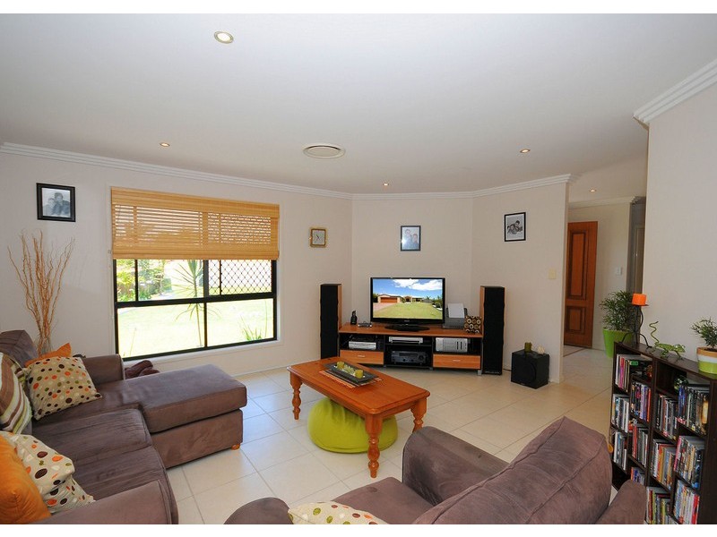 18 Pohlmann Crt, Scarness QLD 4655