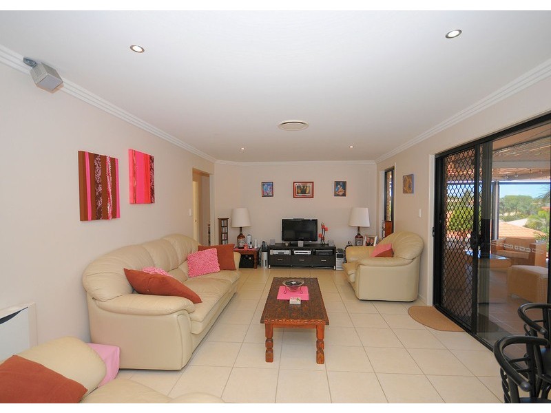 18 Pohlmann Crt, Scarness QLD 4655