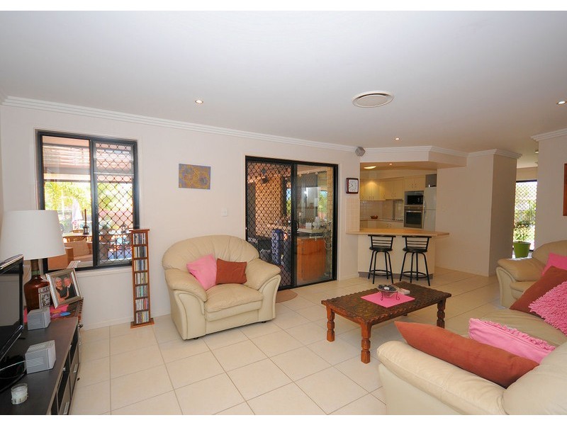 18 Pohlmann Crt, Scarness QLD 4655