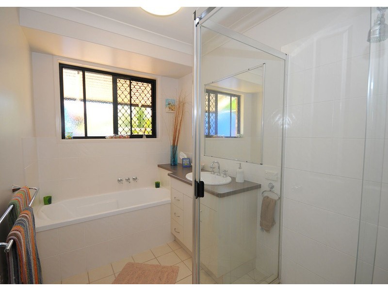 18 Pohlmann Crt, Scarness QLD 4655