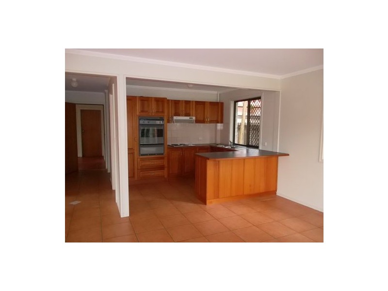 16 Ocean Street, Torquay QLD 4655