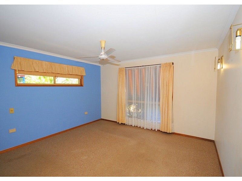 18 Hansen Street, Urangan QLD 4655