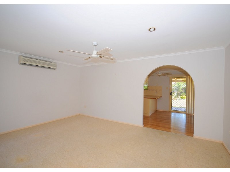 6 Vicki Pde, Torquay QLD 4655