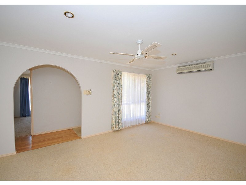 6 Vicki Pde, Torquay QLD 4655