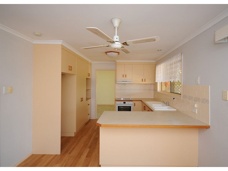 6 Vicki Pde, Torquay QLD 4655