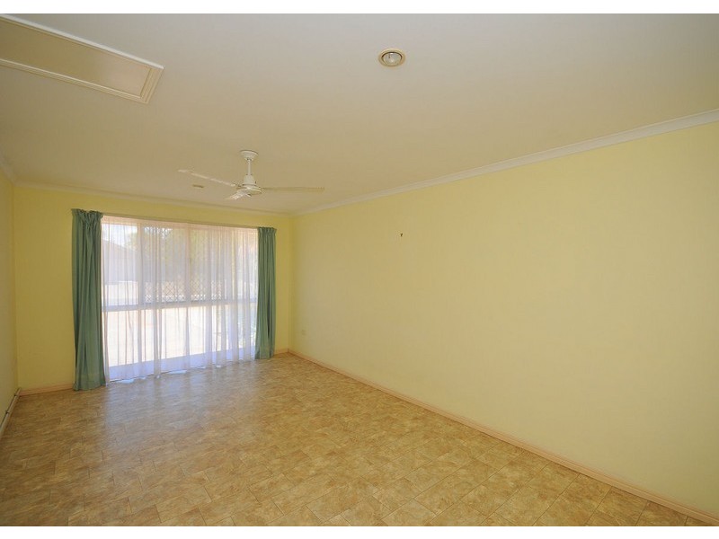 6 Vicki Pde, Torquay QLD 4655