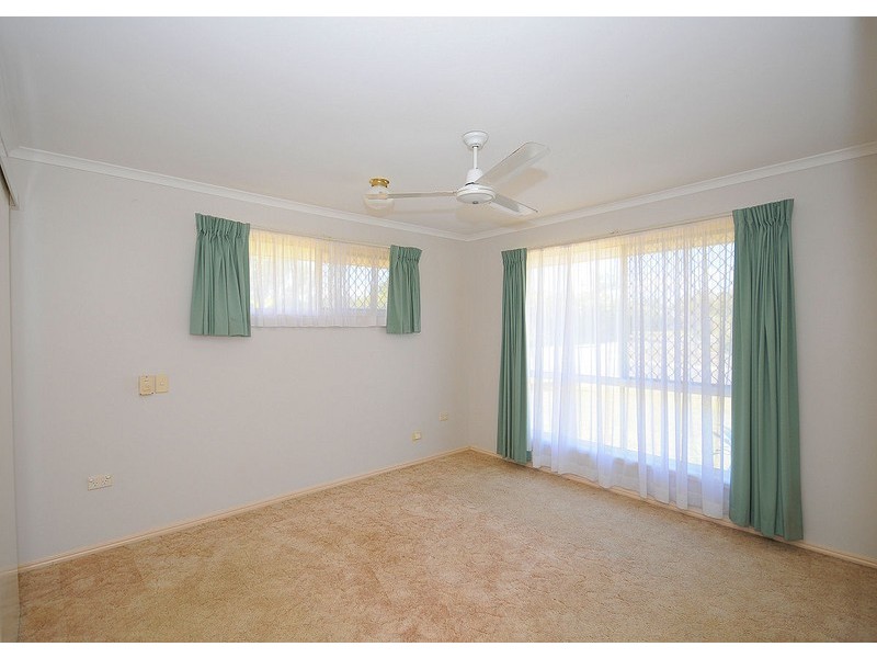 6 Vicki Pde, Torquay QLD 4655