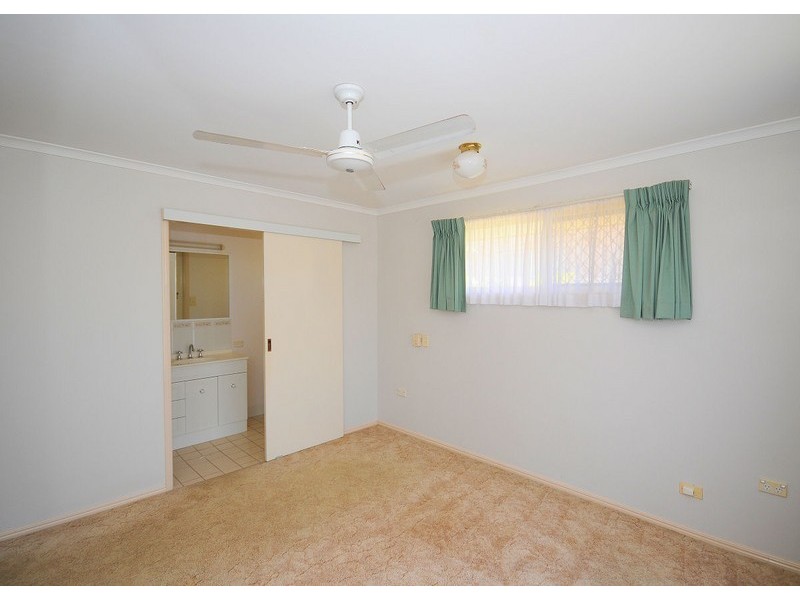 6 Vicki Pde, Torquay QLD 4655