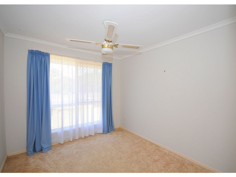 6 Vicki Pde, Torquay QLD 4655