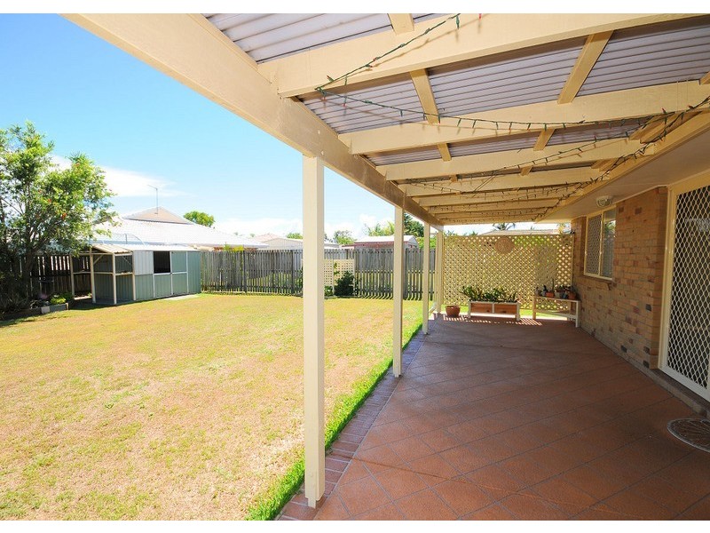 6 Vicki Pde, Torquay QLD 4655