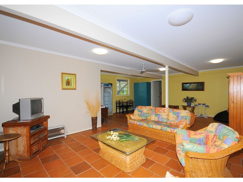 186 Cypress Street, Urangan QLD 4655