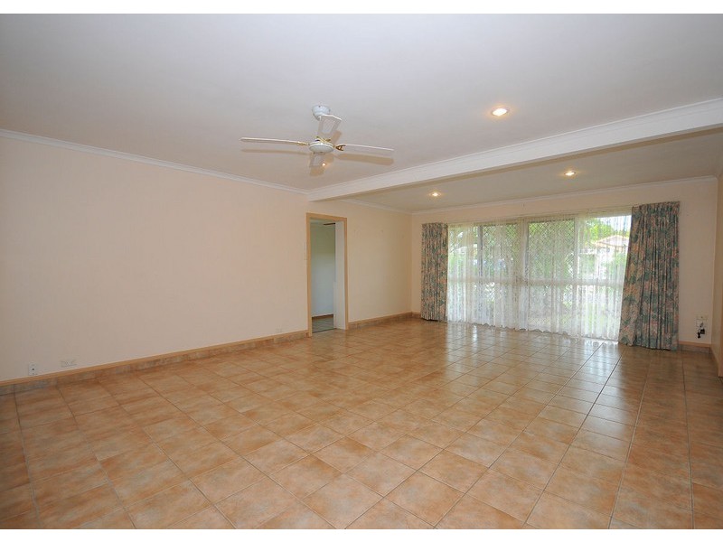 8 Mary Street, Scarness QLD 4655