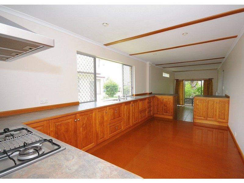 8 Mary Street, Scarness QLD 4655