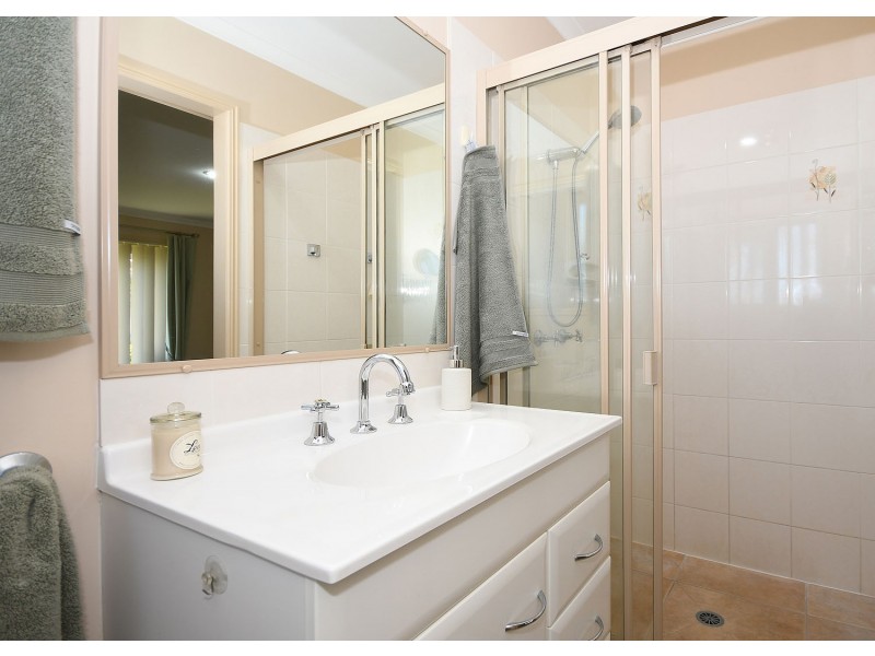 2 Bronton Way, Point Vernon QLD 4655