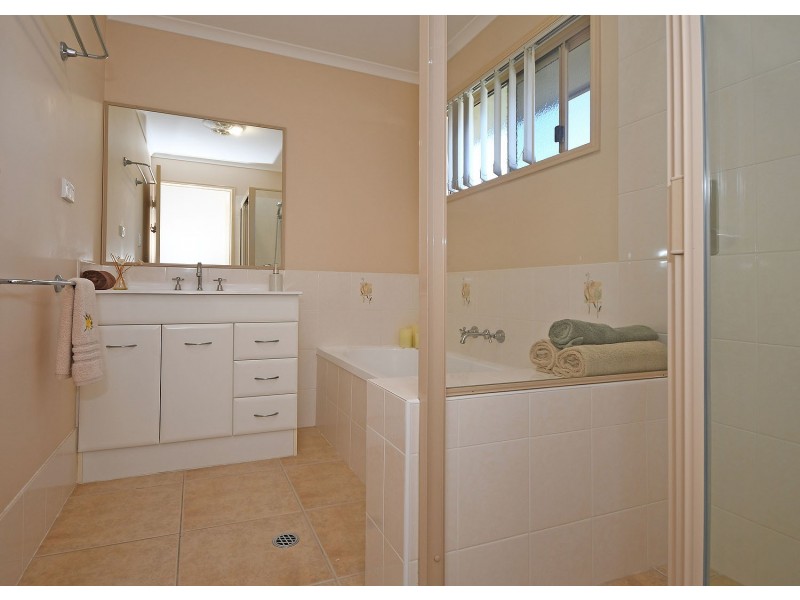 2 Bronton Way, Point Vernon QLD 4655