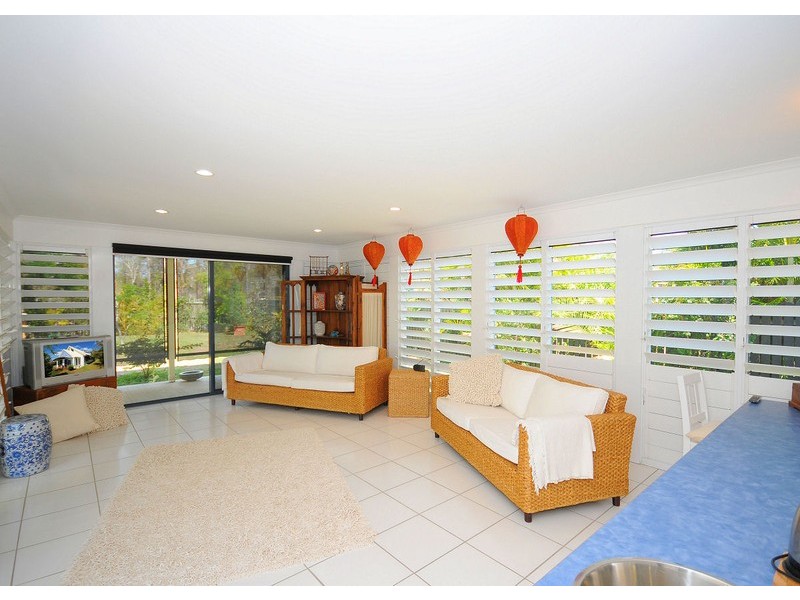 15 Lakeside Dr, Burrum Heads QLD 4659