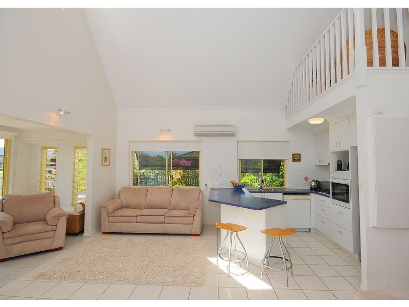 15 Lakeside Dr, Burrum Heads QLD 4659