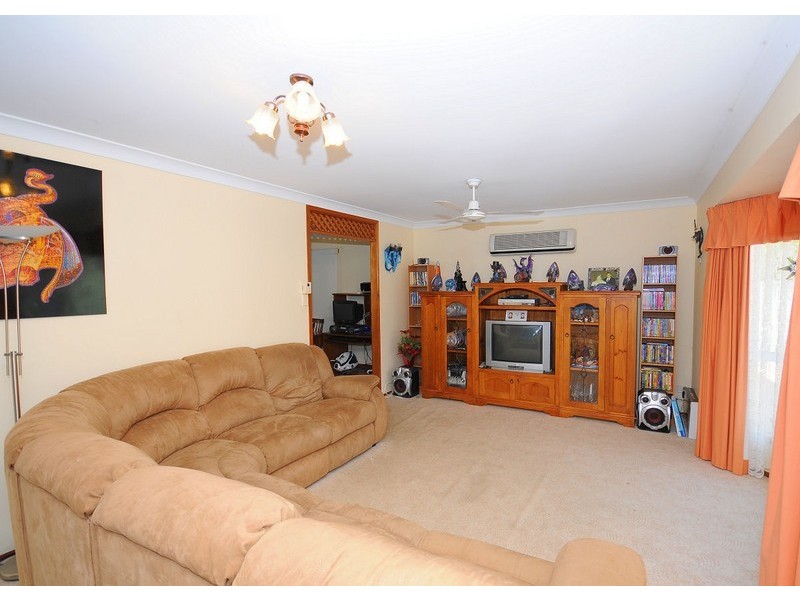 10 Cedar Cres, Kawungan QLD 4655