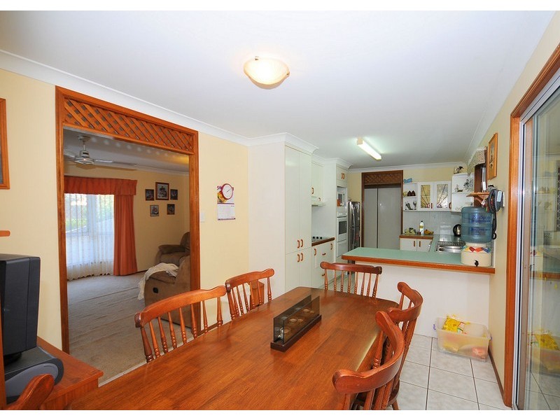 10 Cedar Cres, Kawungan QLD 4655