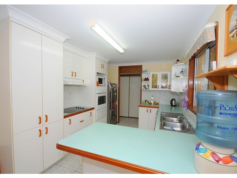 10 Cedar Cres, Kawungan QLD 4655