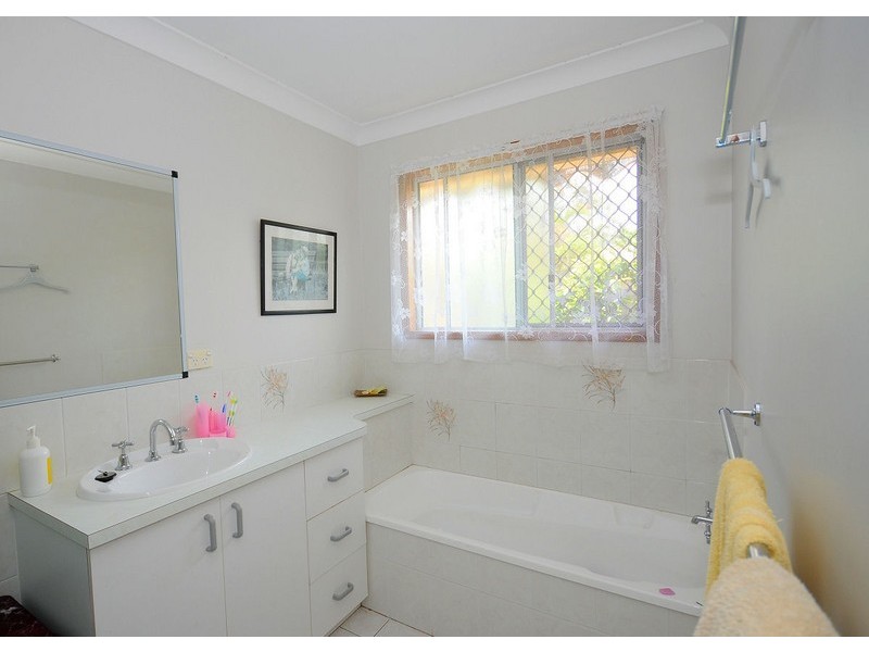 10 Cedar Cres, Kawungan QLD 4655